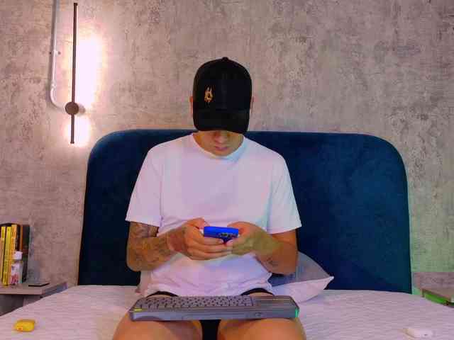 Tommy-Blue Tommy-Blue