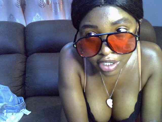 SweetHeat111 Live Webcam on BongaCams