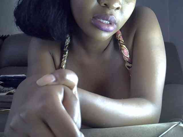 SweetHeat111 Live Webcam on BongaCams