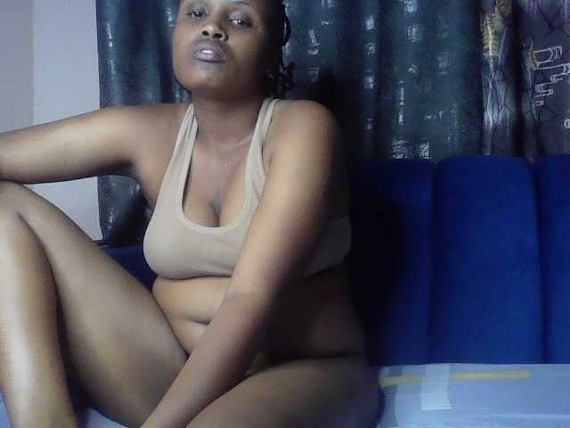 MaiaLovesU Live Cam on BongaCams