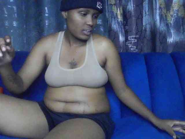 MaiaLovesU Live Webcam on BongaCams