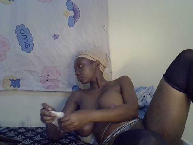 Sexxyglow's BongaCams show and profile