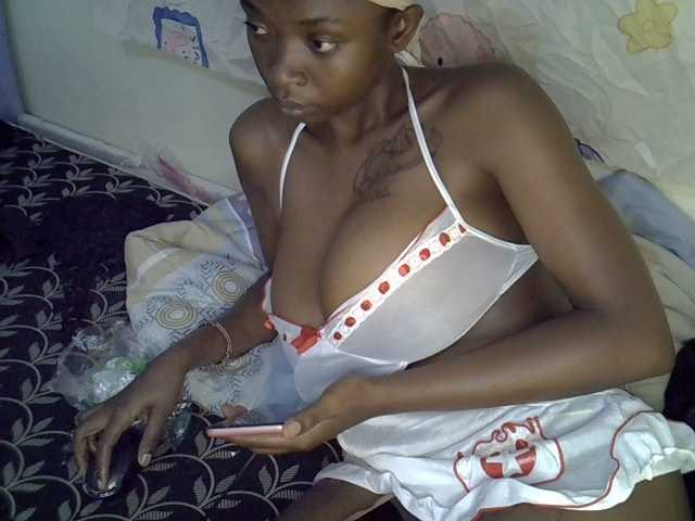 Sexxyglow's BongaCams show and profile