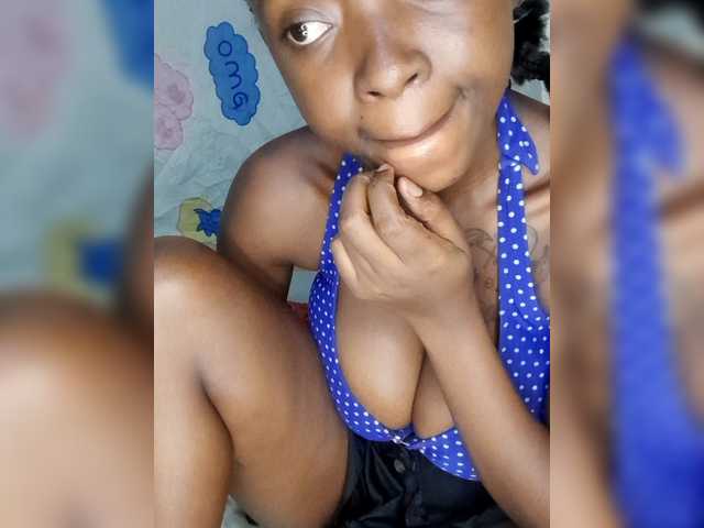 Sexxyglow's BongaCams show and profile