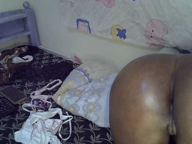 Sexxyglow's BongaCams show and profile