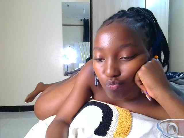 Brownchickebony webcam