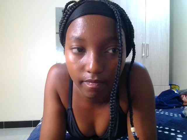 Brownchickebony webcam