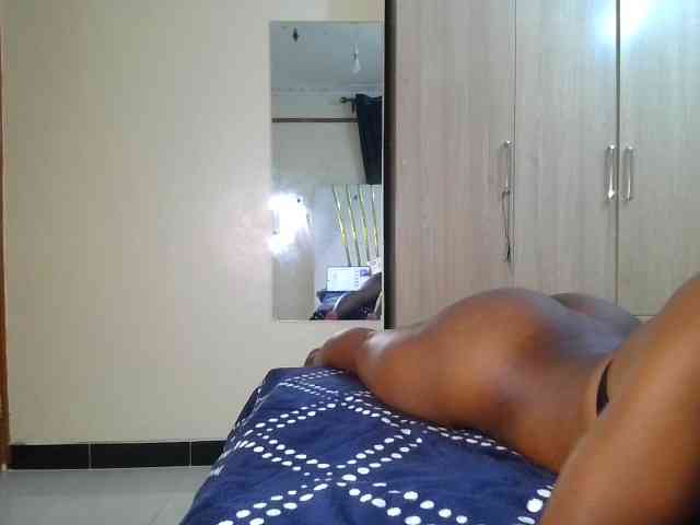 Brownchickebony webcam