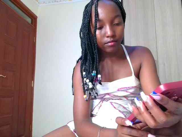 Brownchickebony webcam