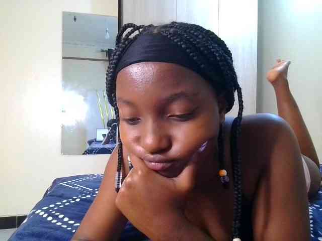 Brownchickebony webcam