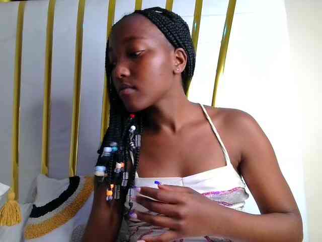 Brownchickebony webcam