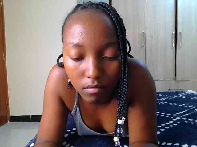 Brownchickebony webcam