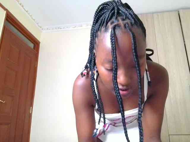 Brownchickebony webcam