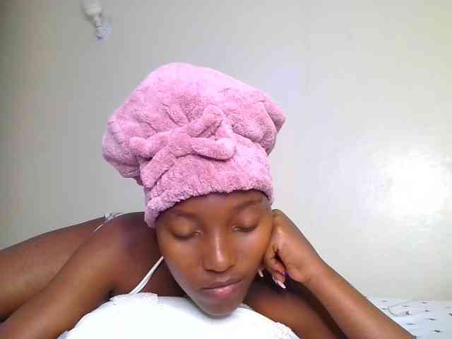 Brownchickebony webcam