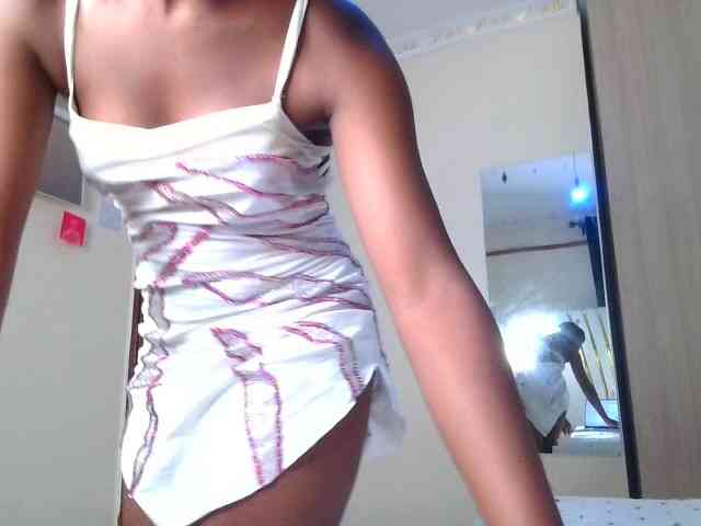 Brownchickebony webcam