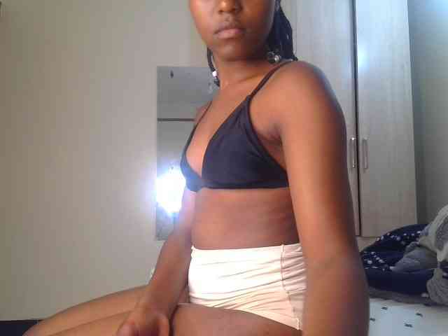 Brownchickebony webcam