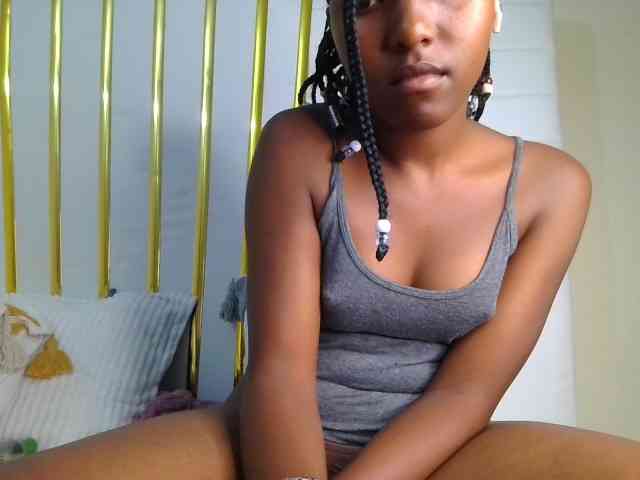 Brownchickebony webcam