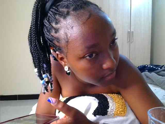 Brownchickebony webcam