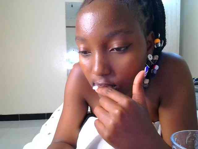 Brownchickebony webcam