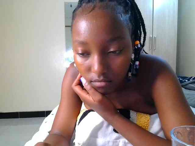 Brownchickebony webcam