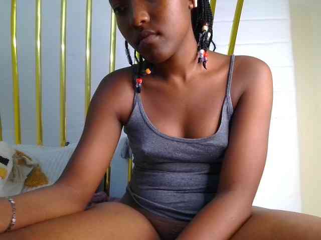 Brownchickebony webcam