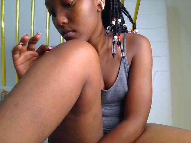 Brownchickebony webcam