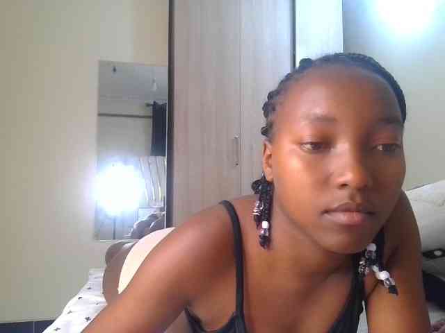 Brownchickebony webcam