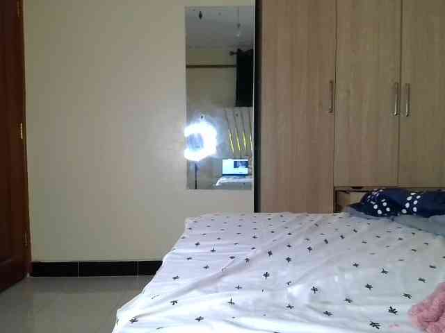 Brownchickebony webcam