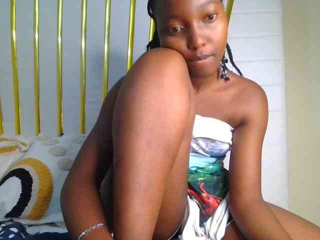 Brownchickebony webcam