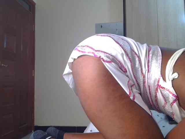 Brownchickebony webcam