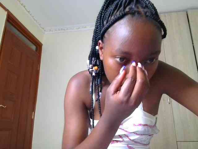 Brownchickebony webcam