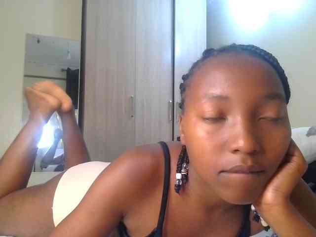 Brownchickebony webcam