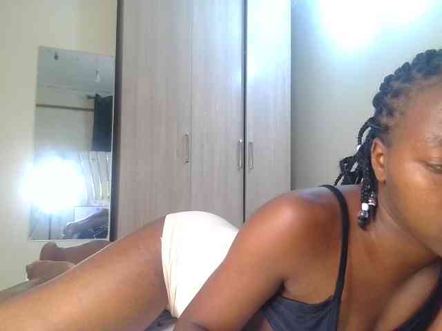 Brownchickebony webcam