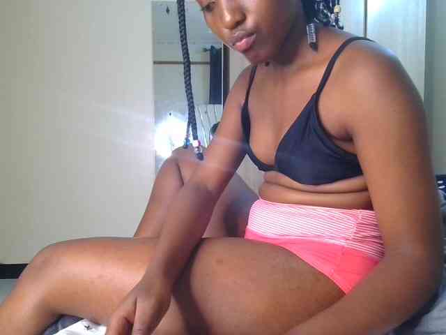 Brownchickebony webcam