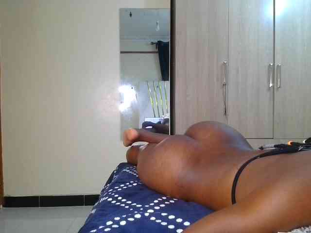 Brownchickebony webcam