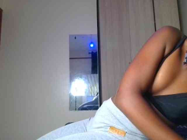 Brownchickebony webcam