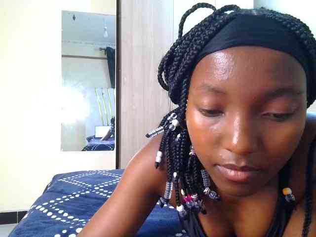 Brownchickebony webcam