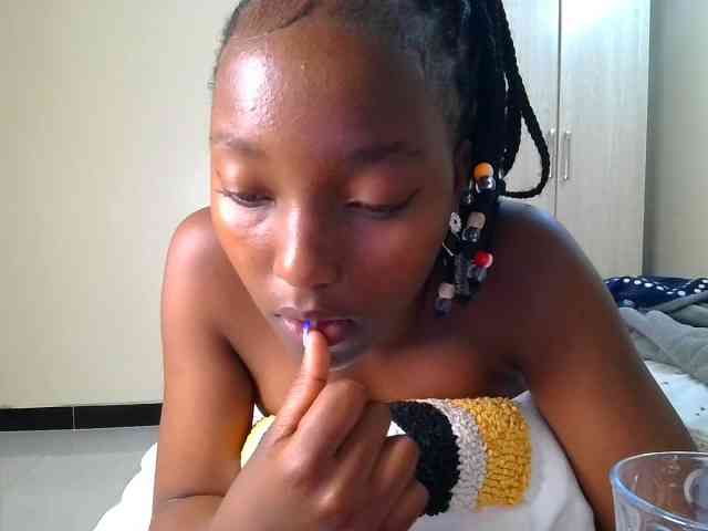 Brownchickebony webcam