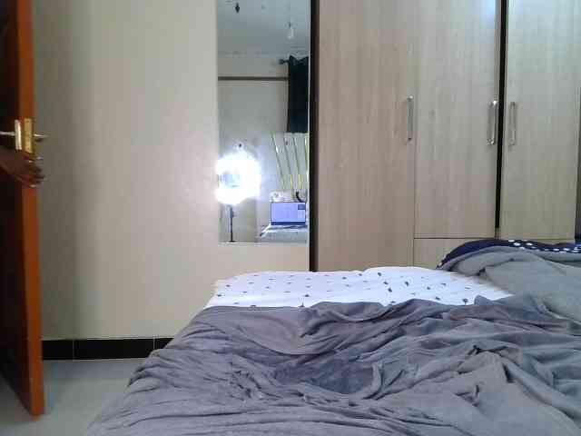 Brownchickebony webcam