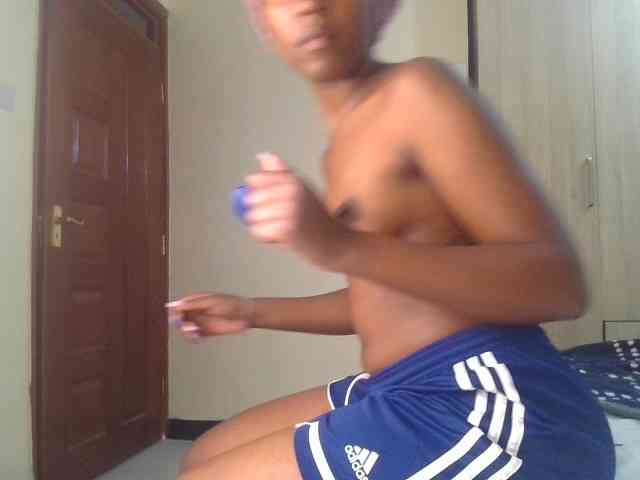 Brownchickebony webcam