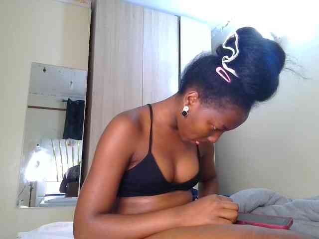 Brownchickebony webcam