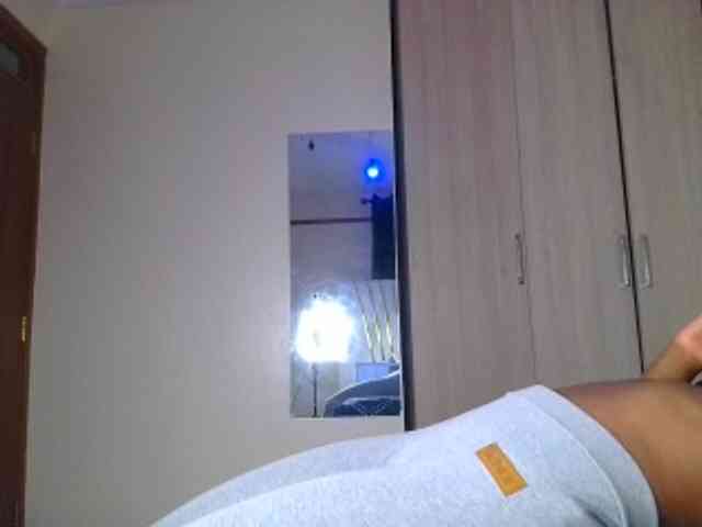 Brownchickebony webcam