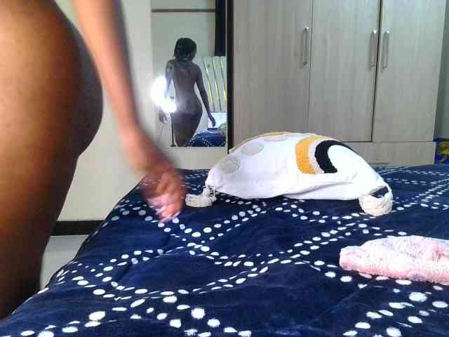 Brownchickebony webcam