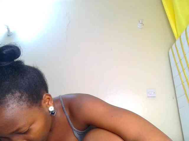 Brownchickebony webcam