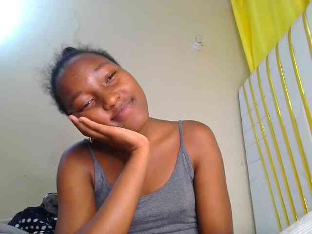 Brownchickebony webcam