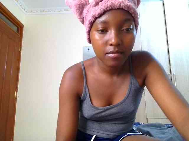 Brownchickebony webcam