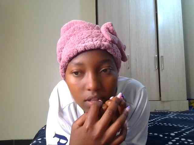 Brownchickebony webcam