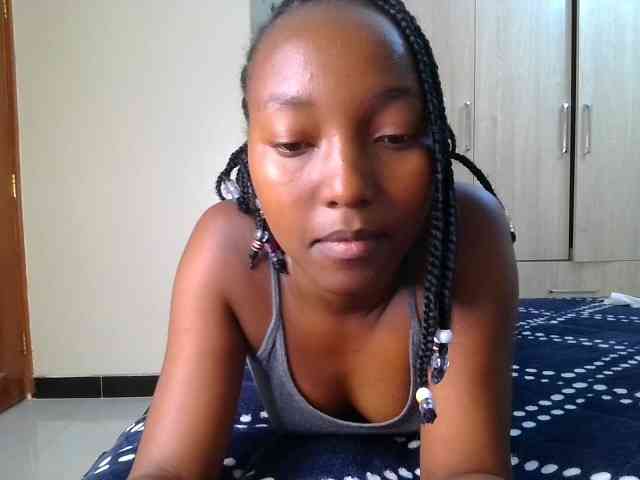 Brownchickebony webcam