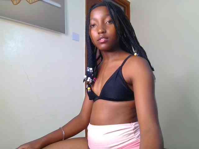 Brownchickebony webcam