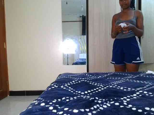 Brownchickebony webcam